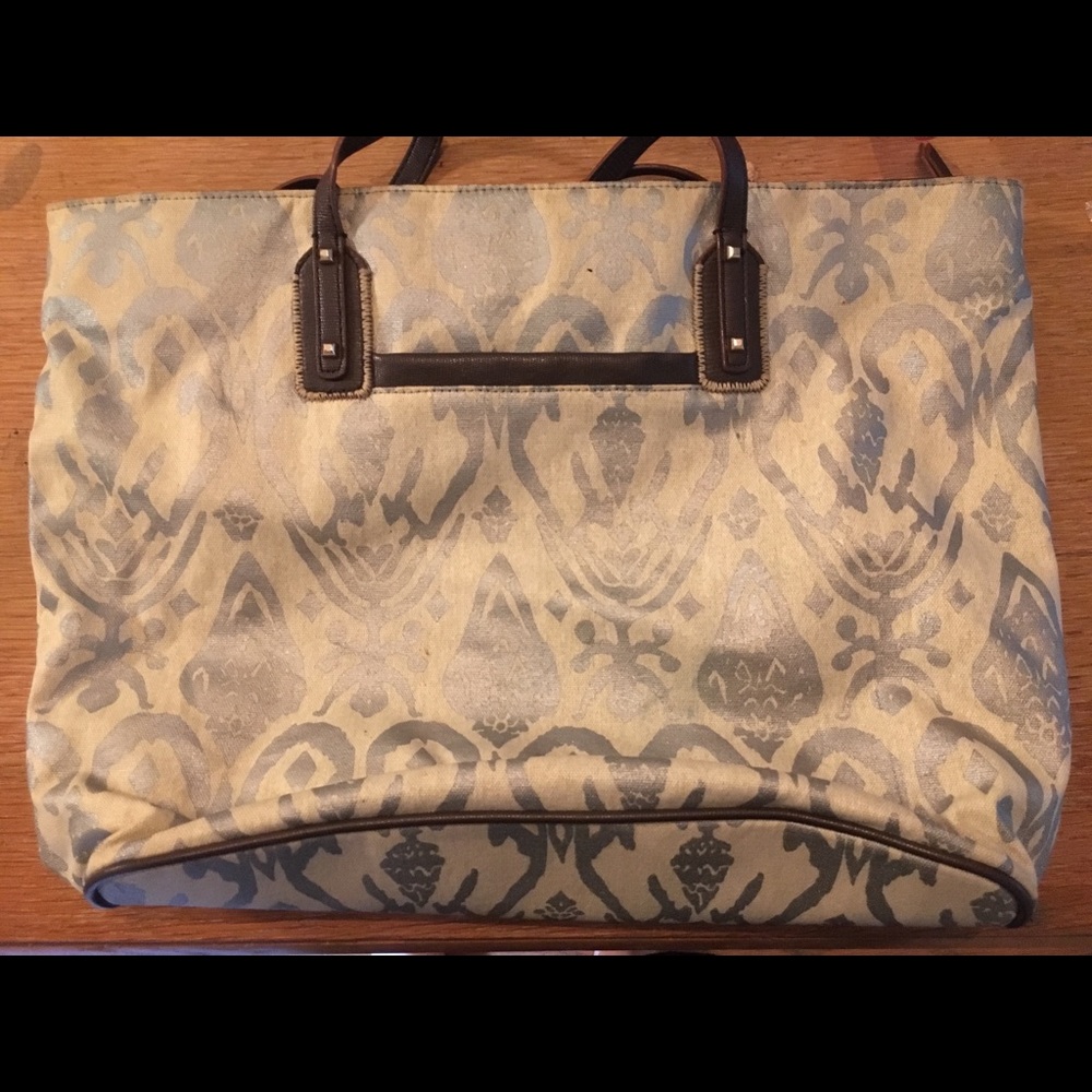 Stella&Dot ikat designed metallic beige print tote
